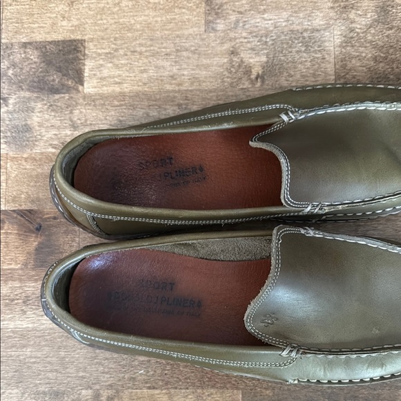 Donald J. Pliner Tan Leather Loafers Size 9.5 Women - Picture 7 of 7